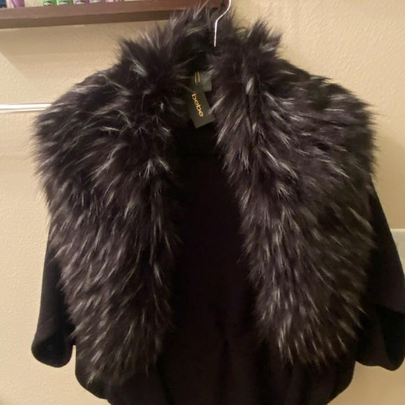 NWT BEBE Faux fur shrug GORGEOUS - Picture 2 of 3
